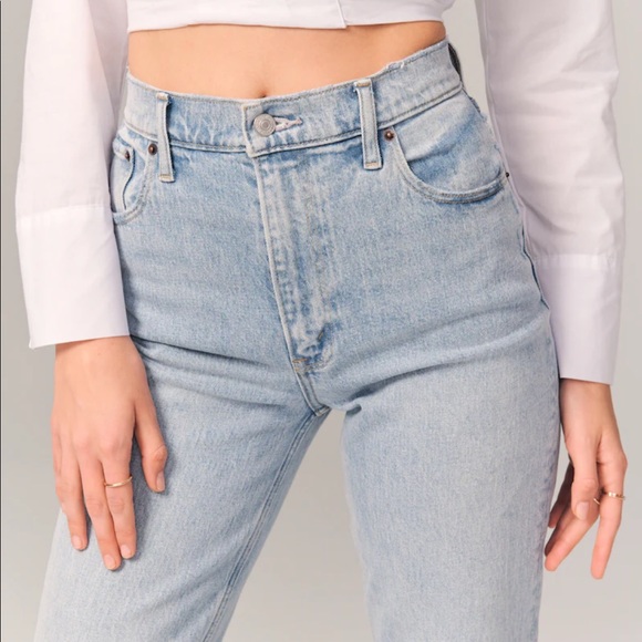 ABERCROMBIE & FITCH 90s Ultra High Rise Straight Jeans in Light Blue Wash - Picture 10 of 16